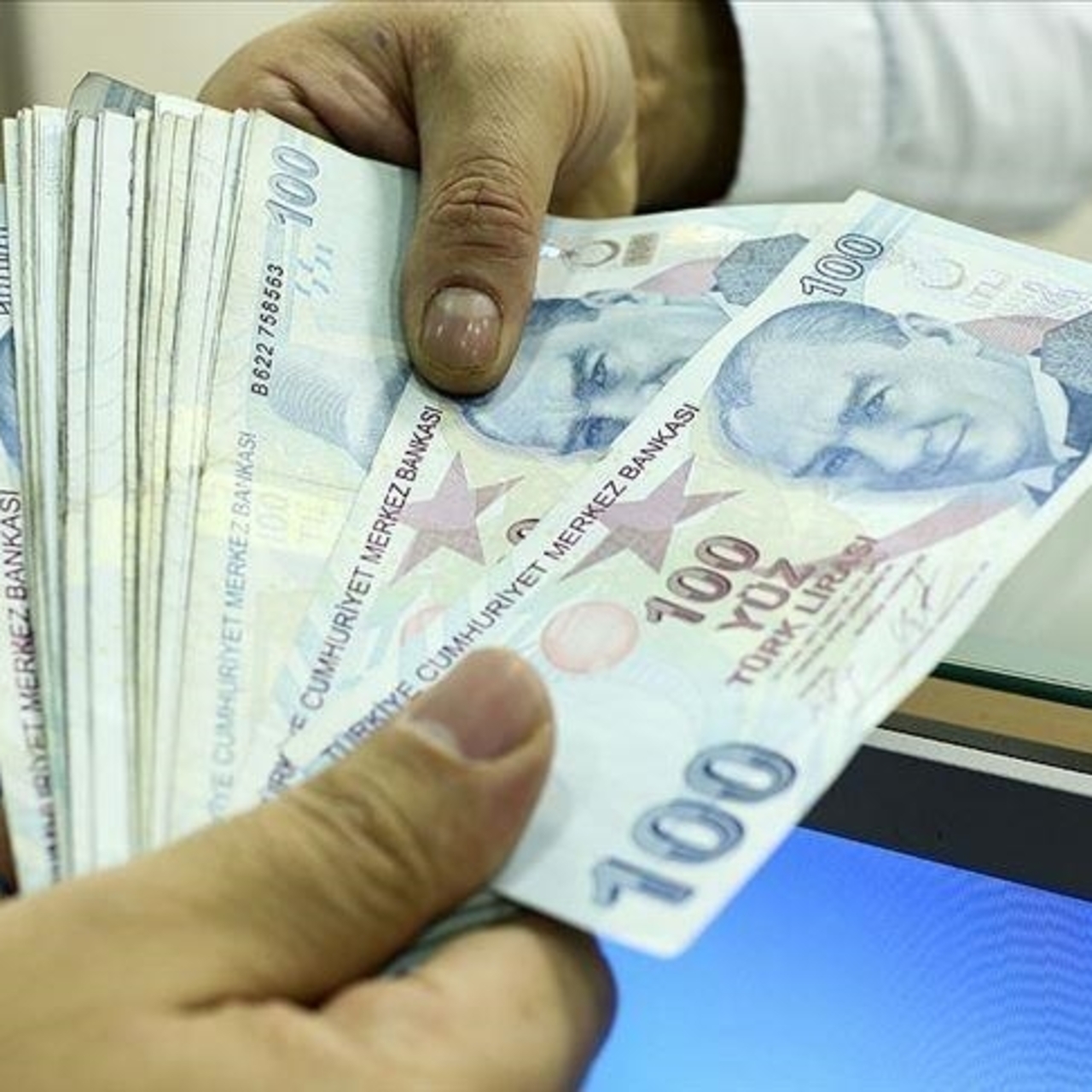 Yetim ve engelli muhtaç aylığı artırıldı