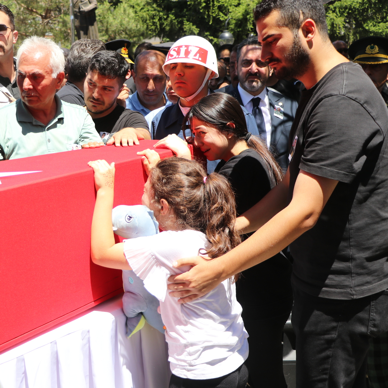 Türkiye şehitlerini uğurluyor!