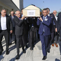 Özel ve Kılıçdaroğlu, cenaze törenine katıldı | Son dakika haberleri