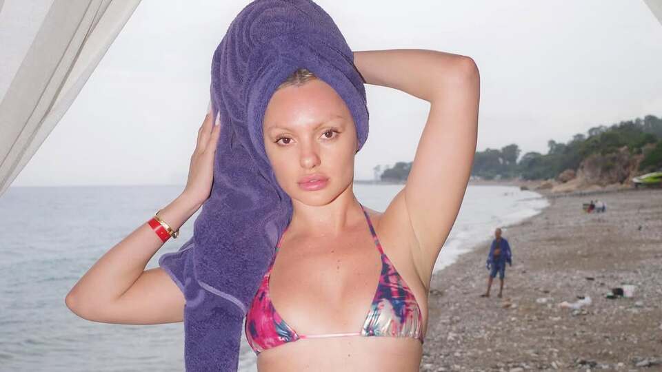 Rumen şarkıcı tatil için Antalya'yı seçti