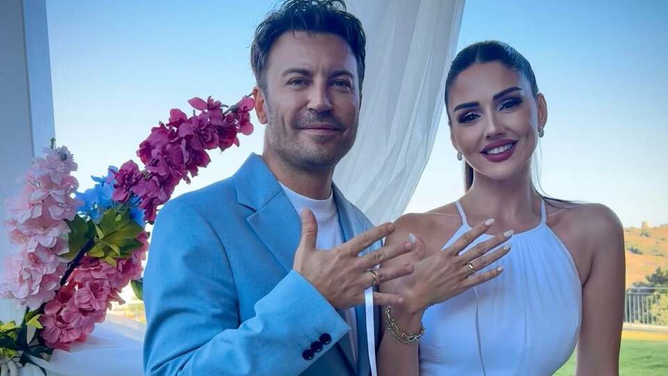 Ünlü oyuncu nişanlandı