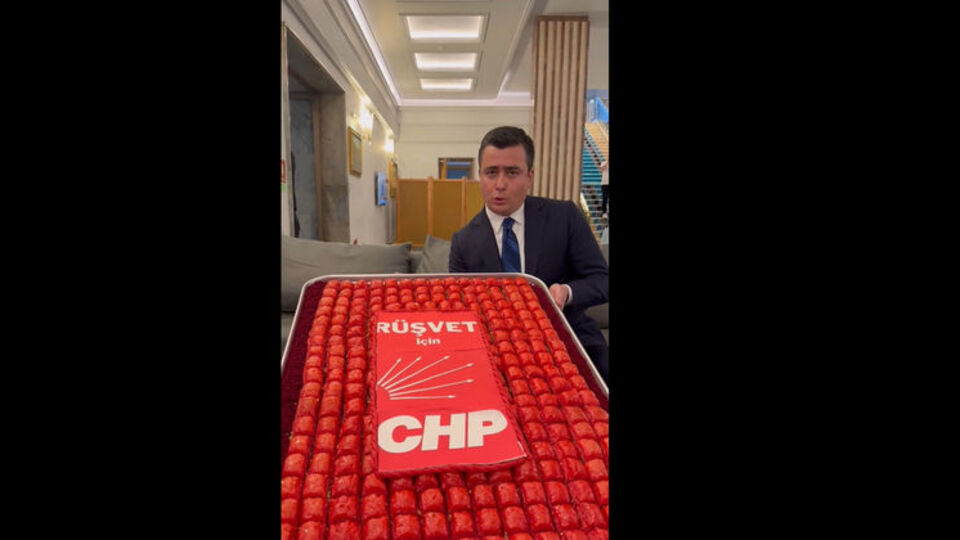 Osman Gökçek'ten CHP'ye 'baklava' göndermesi