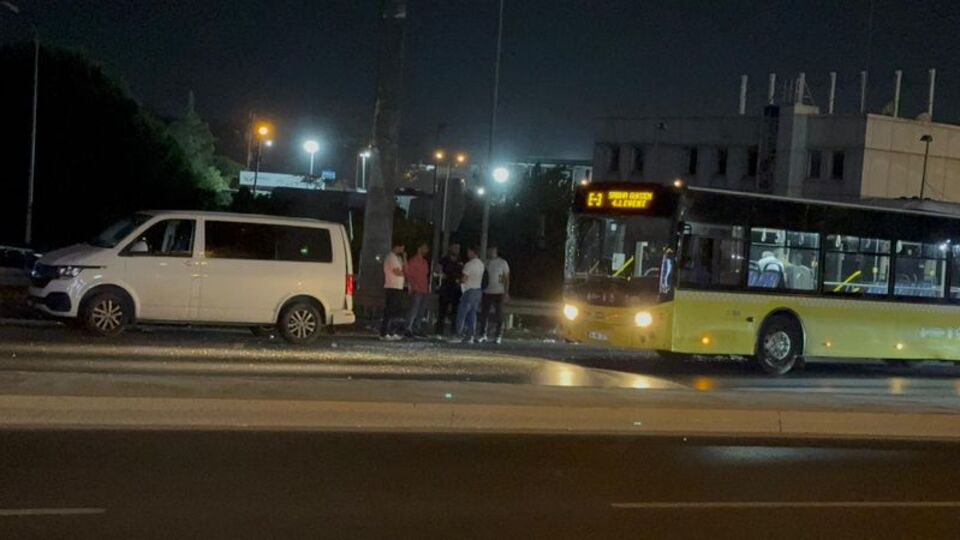 İETT otobüsü ticari araca çarptı