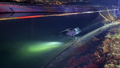 Otomobil sulama kanalına devrildi! Baba ve oğlu öldü, 2 kişi yaralandı