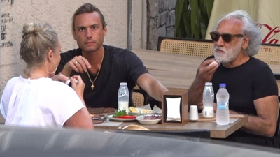 Ailece yemek yediler