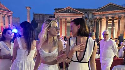 Aşkı tek başına kutladı