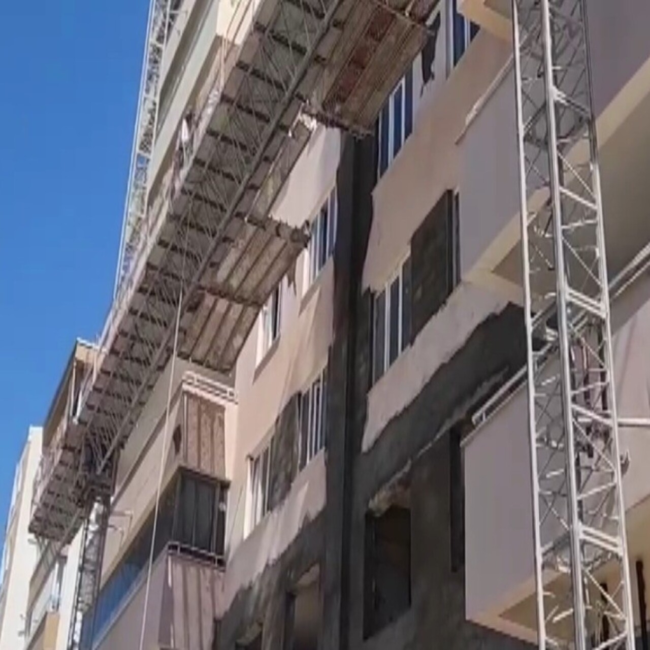 İskele çöktü! Can kayıpları var!