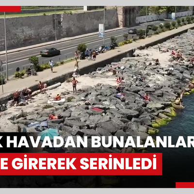 Sıcak havadan bunalanlar denize girerek serinledi