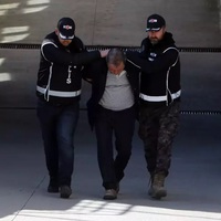 Duruşmada mahkeme heyetine küfretti!