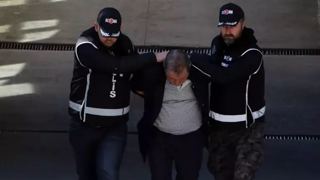 Duruşmada mahkeme heyetine küfretti!