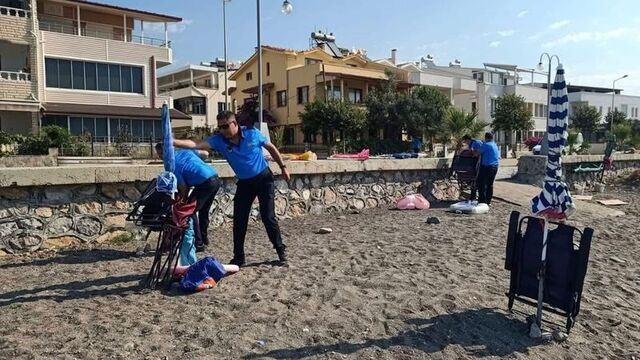 Ayvacık'ta şemsiye ve sandalyeler kaldırıldı