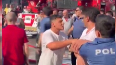 Yangın yerinde itfaiyeciyi darbettiler