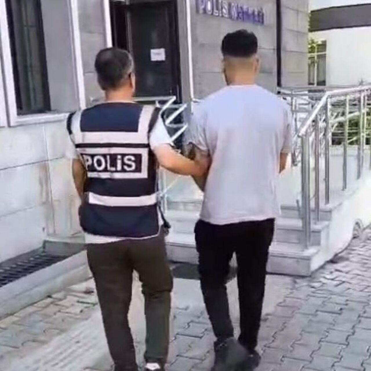 Motosiklet hırsızı suçüstü yakalandı