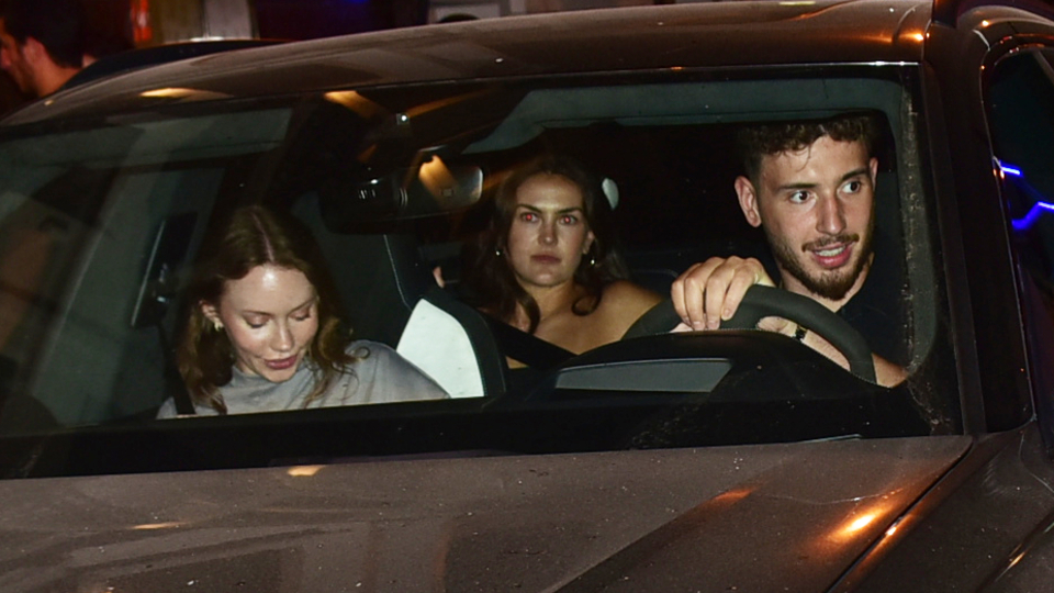 Sevgilisi ve arkadaşlarıyla eğlendi