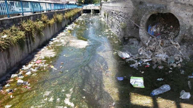 Çöplüğe dönen Galata Deresi'nde koku şikâyeti