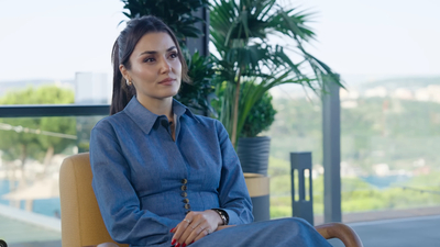 Gözyaşlarını zor tuttu