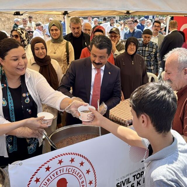 Şehit ailelerinden 2 bin kişiye aşure