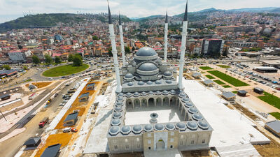 Doğu Karadeniz'in en büyük camisi ibadete açıldı