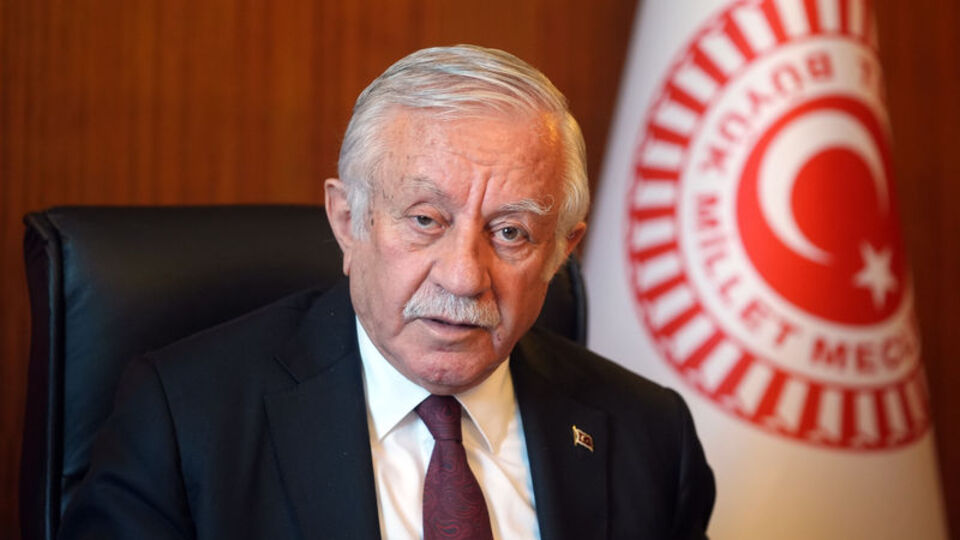 'Türk milleti prangalarından kurtulmaktadır'