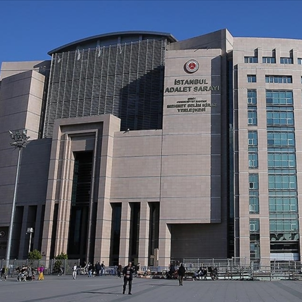 İBB'ye yolsuzluk soruşturması: 8 tutuklama
