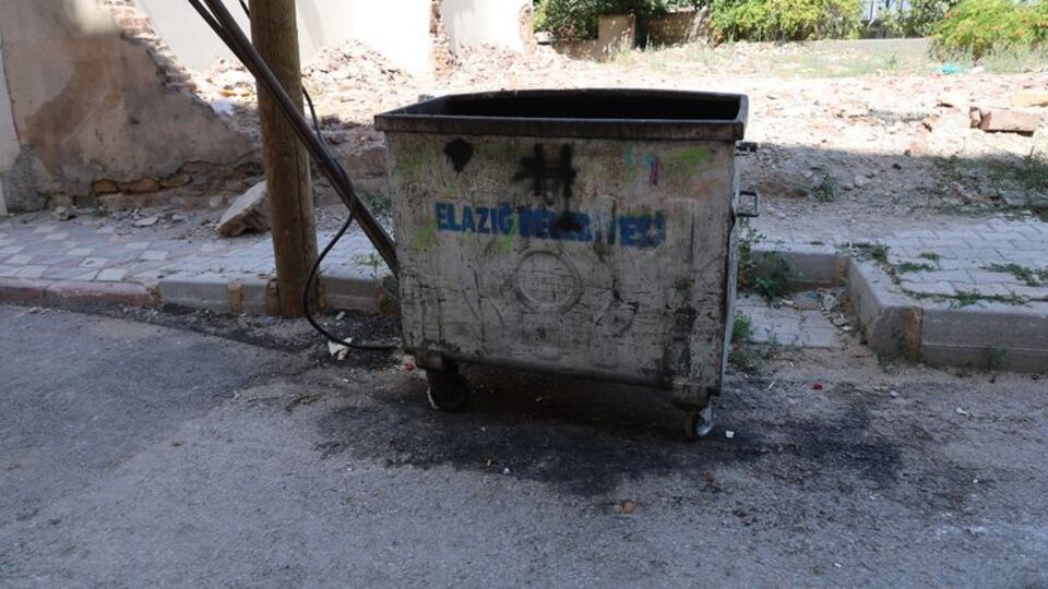 Çöp konteynerinde yeni doğmuş bebek!