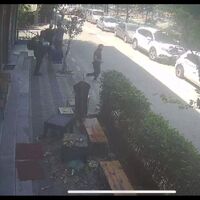 Kıraathaneye çöp yağdı!