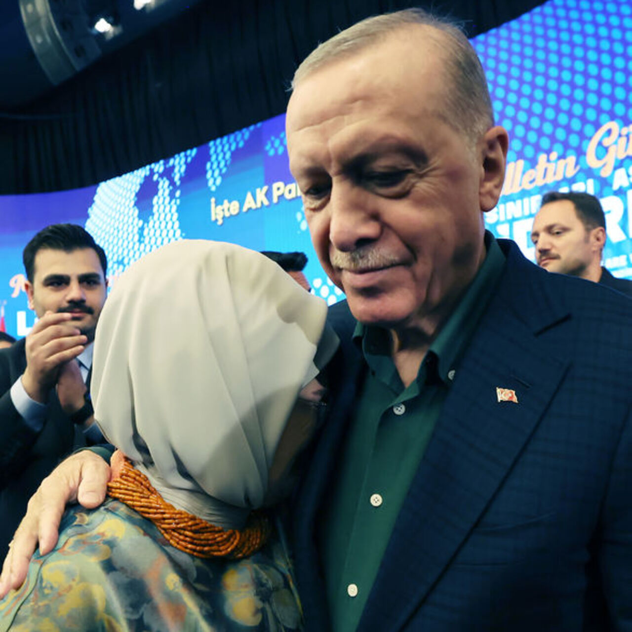 Emine Erdoğan gözyaşlarını tutamadı