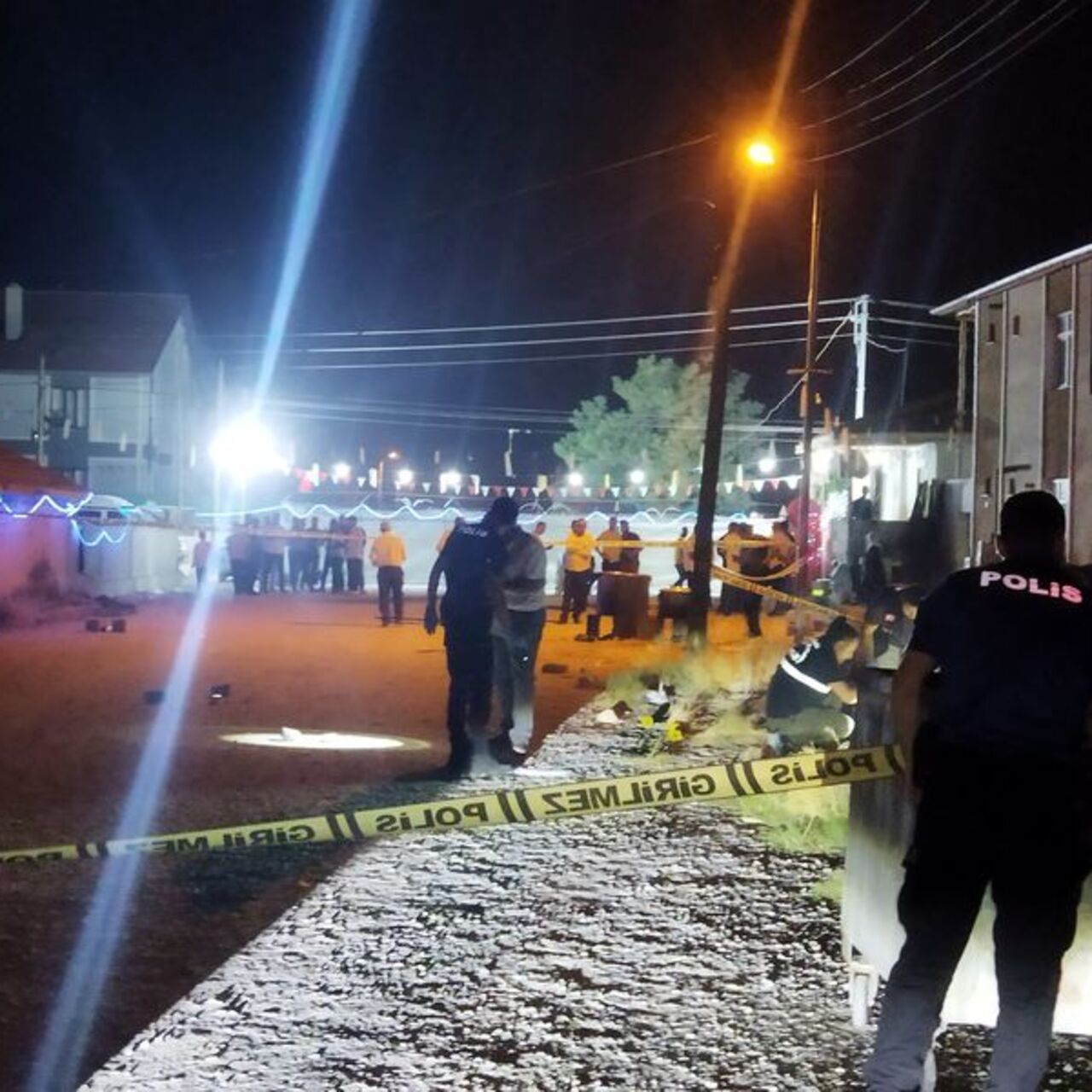 Düğünde pompalı tüfekle havaya ateş açıldı: 2 yaralı