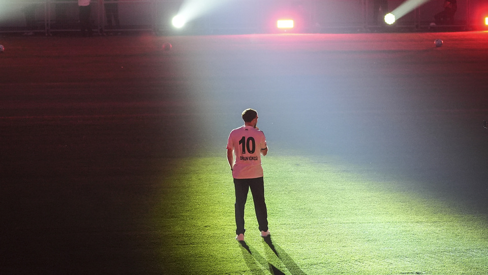 Orkun Kökçü için görkemli imza töreni!