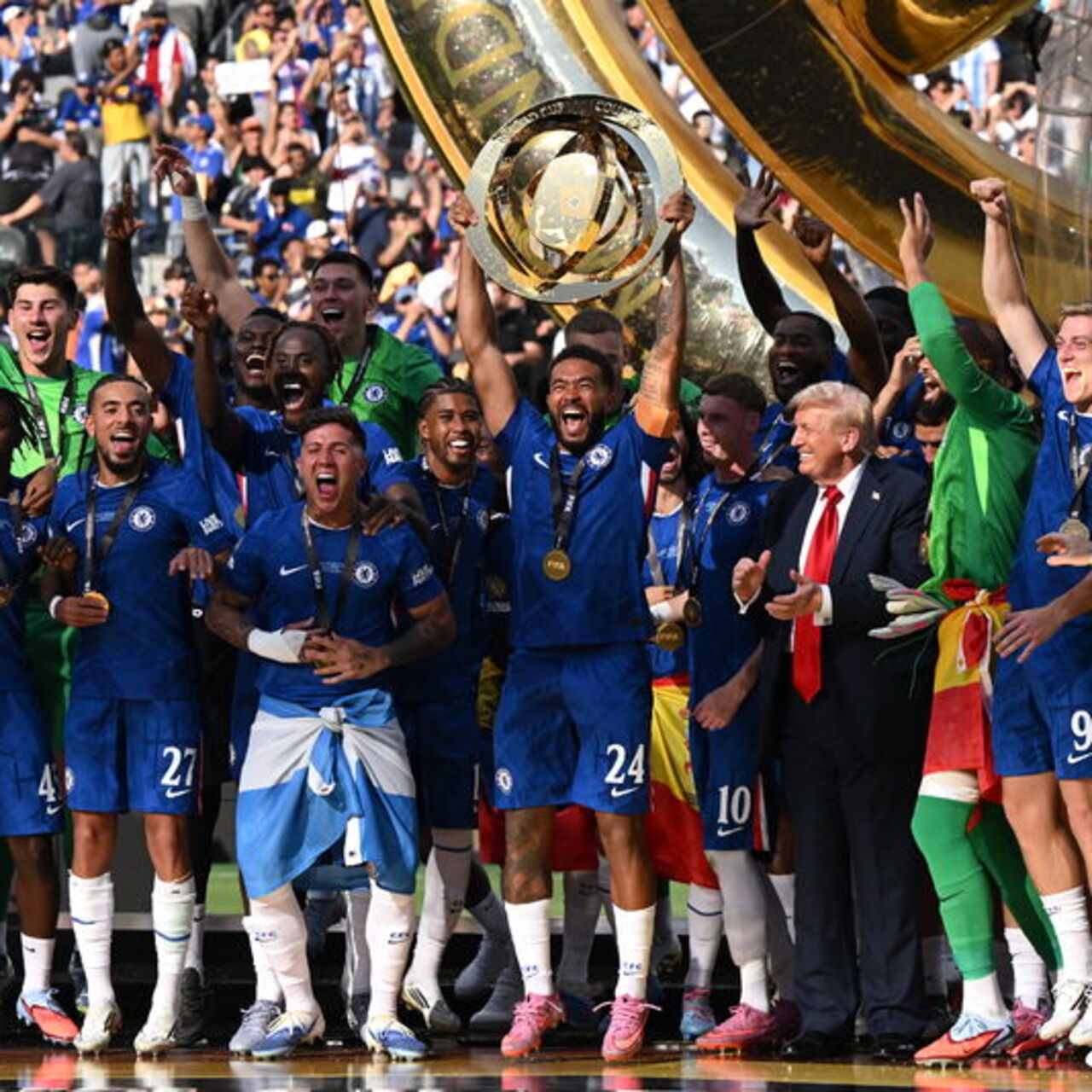 Şampiyon Chelsea kupasını aldı!