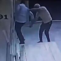 Müezzini bıçakladı!