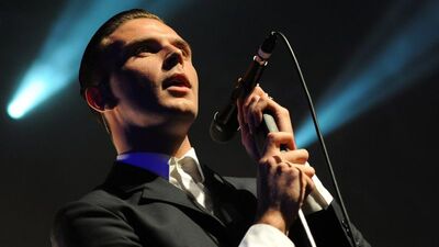 Hurts'ten duygusal ve elektronik konser