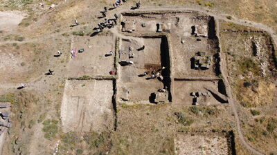 Kef Kalesi'nde 49 'fil ayağı' gün yüzüne çıkarıldı
