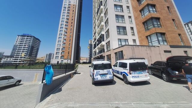 17.kattan çatıya çıkmak isterken can verdiler!