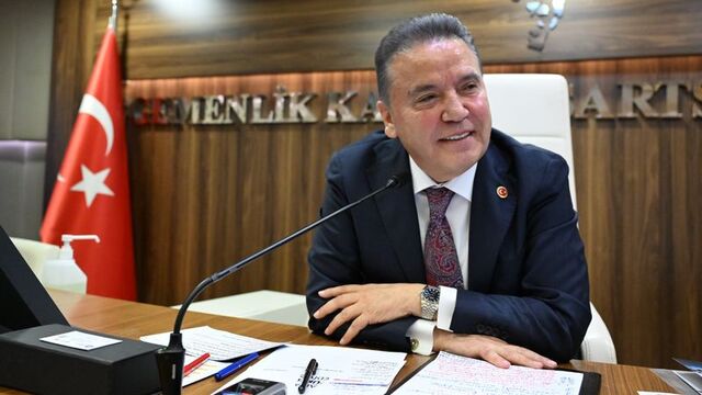 Muhittin Böcek hastaneye kaldırıldı