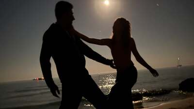 Sahilde romantik anlar