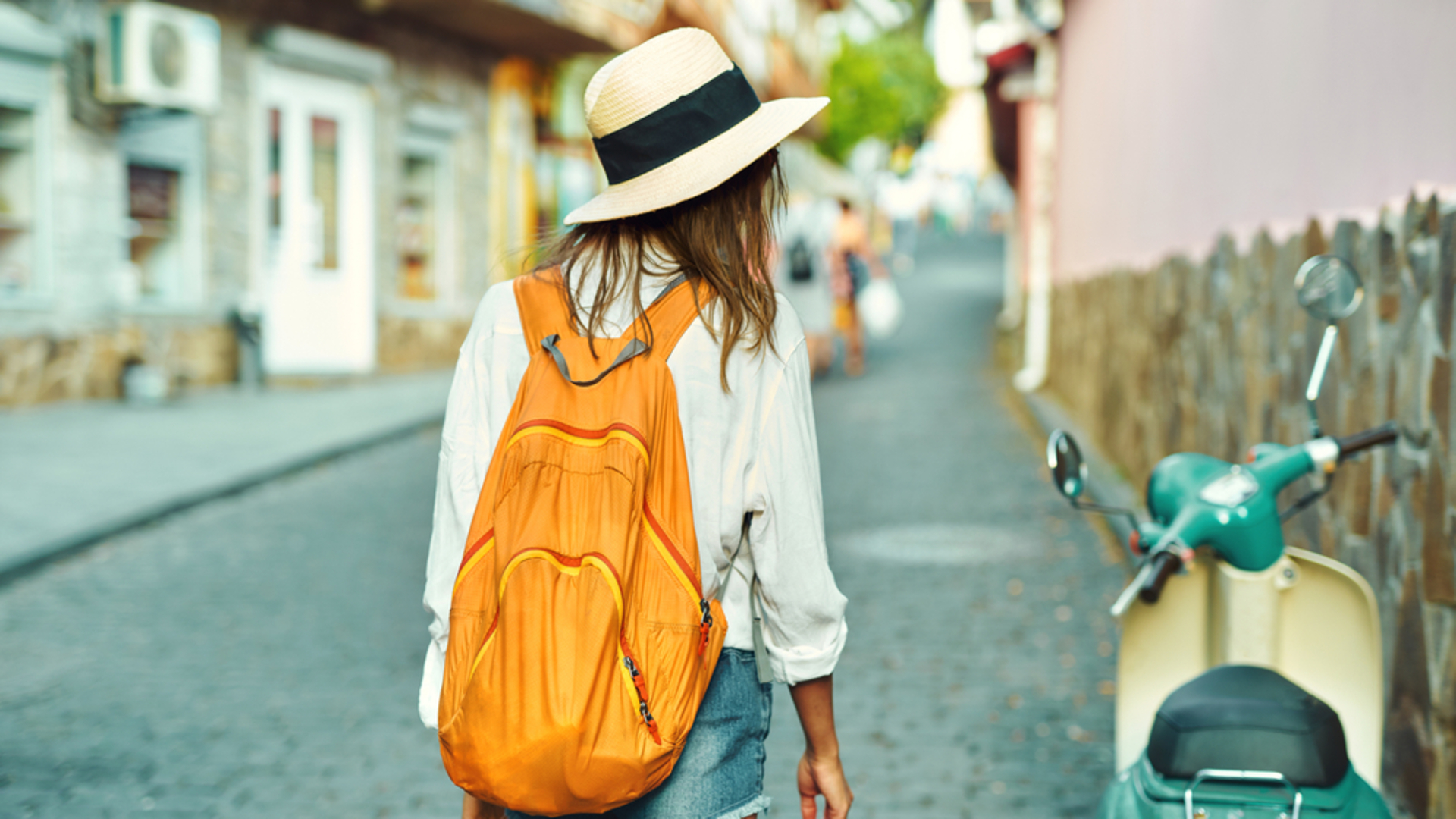 Yalnız Seyahat Tutkunlarına Özel: Güvenli ve Keyifli Bir Tatil İçin 10 Altın Kural