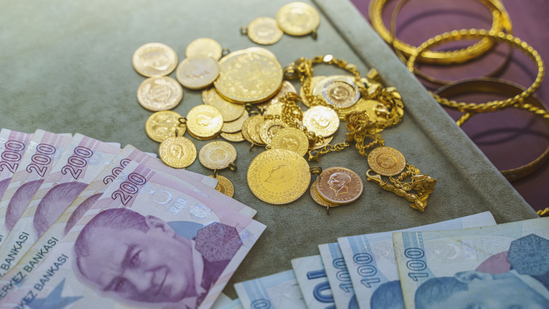 Altın Fiyatları Tavan Yaptı: 15 Temmuz 2025'te Cumhuriyet, 22 Ayar Bilezik, Gram Altın Ne Kadar?