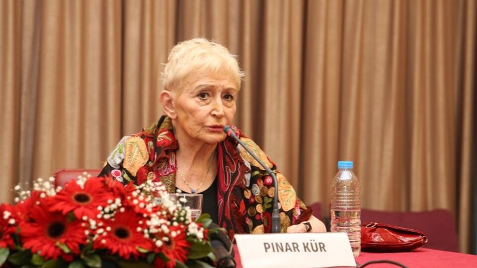 Yazar Pınar Kür hayatını kaybetti