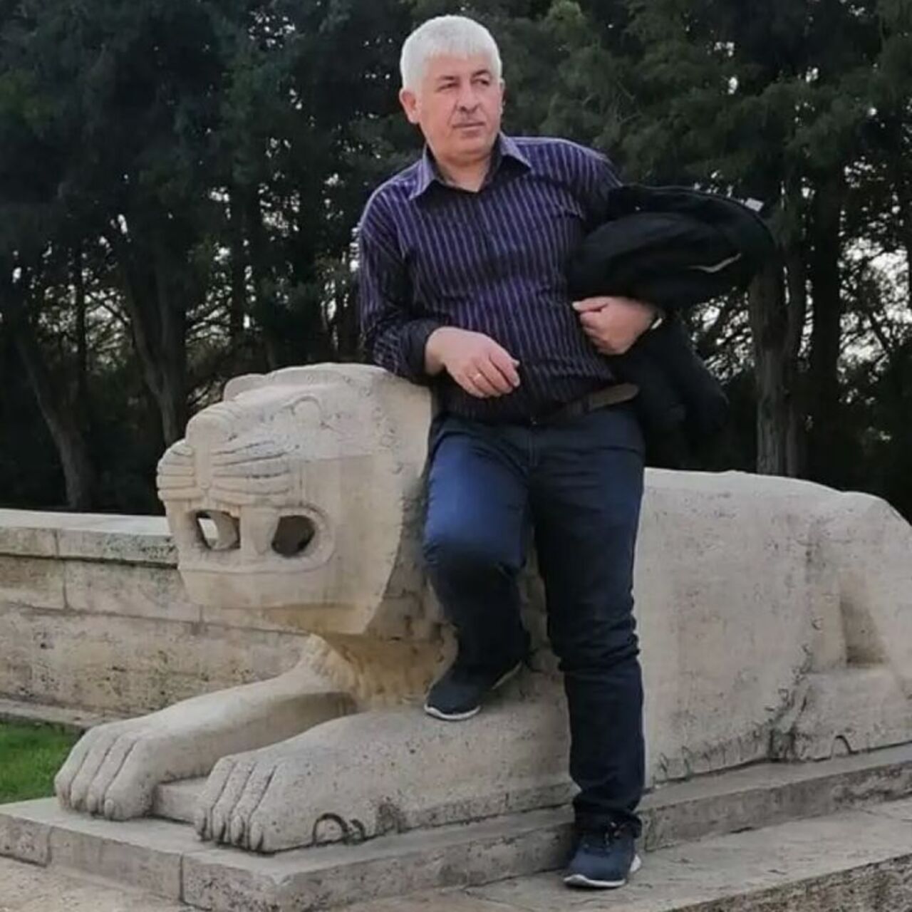 Kestiği ağacın altında kaldı
