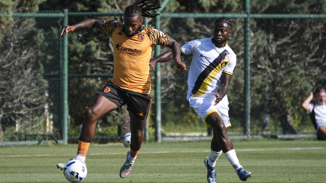 Hull City, İstanbulspor'u devirdi