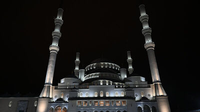 Türkiye genelindeki camilerde sela okundu