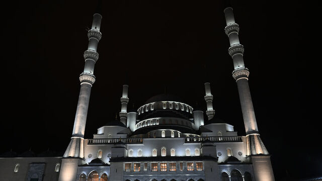 Türkiye genelindeki camilerde sela okundu
