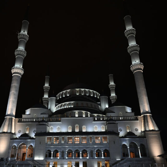 Türkiye genelindeki camilerde sela okundu