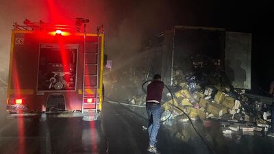 Kumaş ve kozmetik yüklü TIR alev aldı