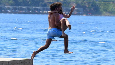 Âşıkların deniz keyfi