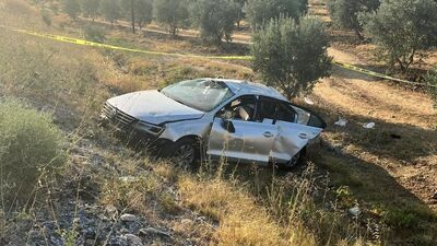 Otomobil zeytinlikte devrildi: 1 ölü, 4 yaralı