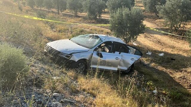 Otomobil zeytinlikte devrildi: 1 ölü, 4 yaralı