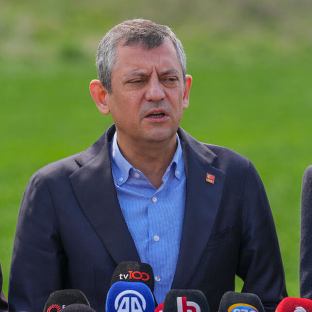 Özel, Silivri'de açıklamalarda bulundu