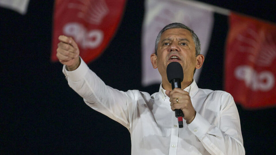 Özel bu kez Kartal'da miting yaptı